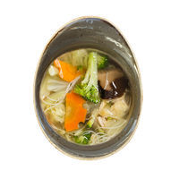 Куриный суп с рисовой лапшой, яйцом и грибами Шиитаке